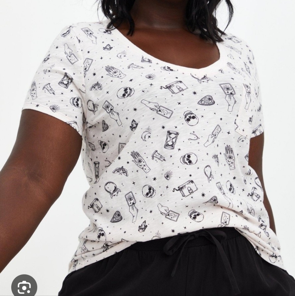 Torrid Classic Tee With Pocket Skull Tarot Print Size 2